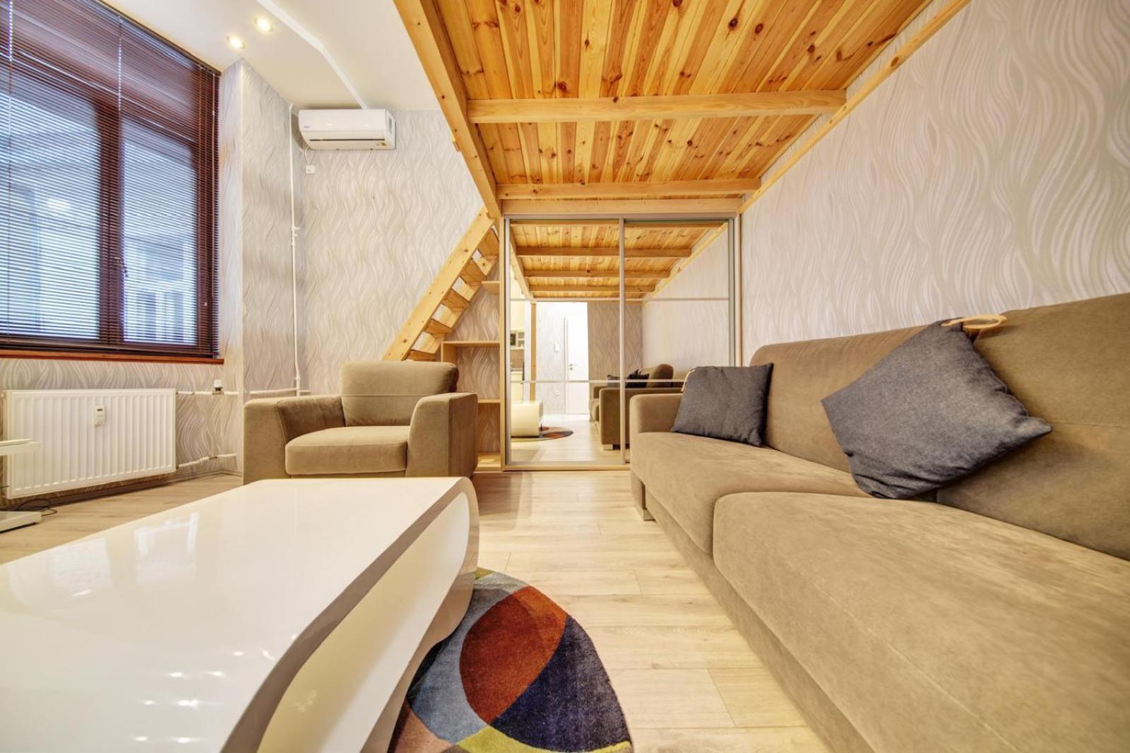 Fashion Street Loft Apartment