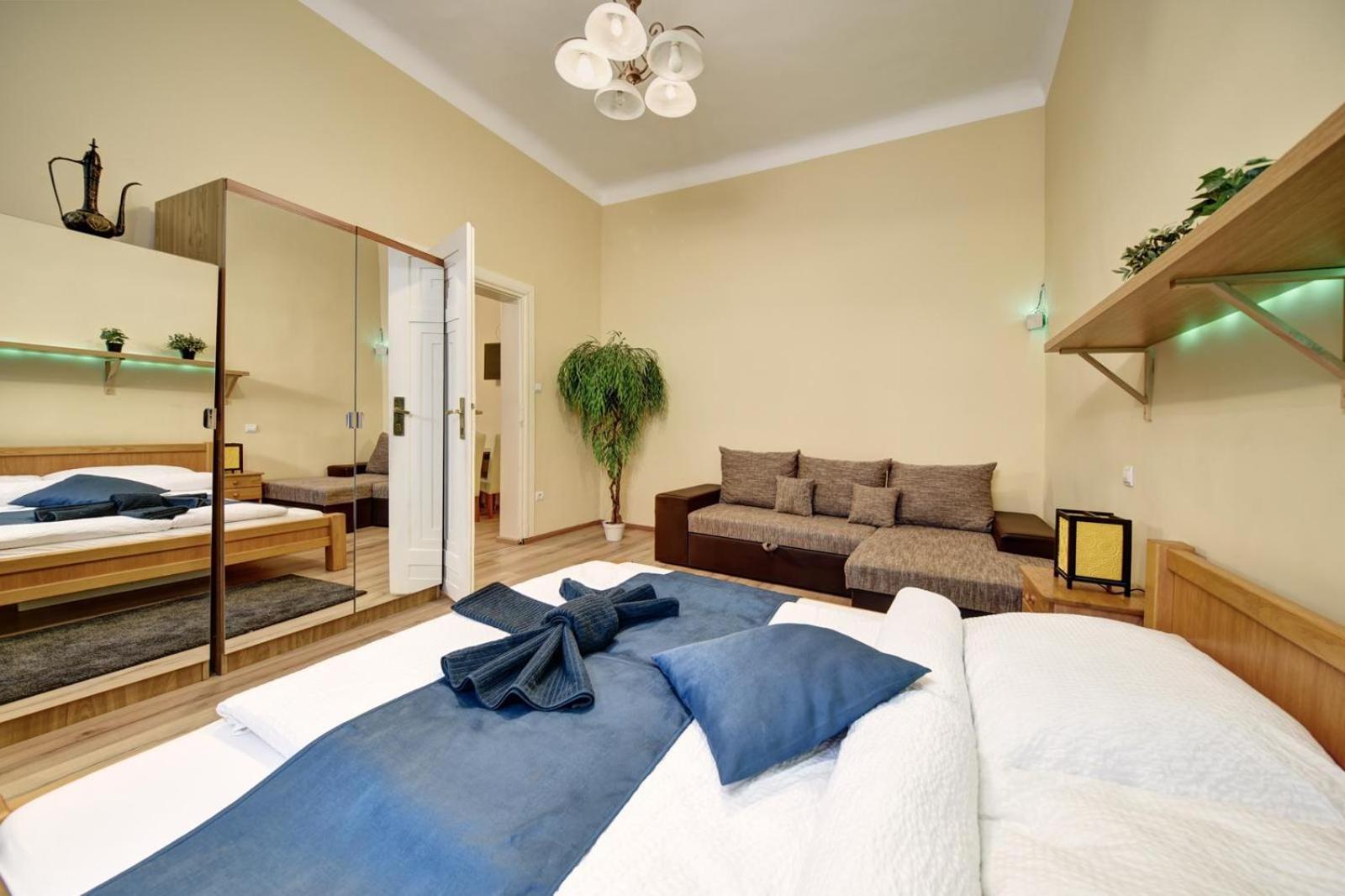 Fashion Street Loft Apartment